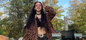 В Днепре девушка снимала видео на кладбище: полиция составила админпротокол