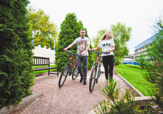 Прогулянки просто неба з користю для здоров’я: де і за скільки взяти велосипед на прокат у Дніпрі