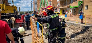 В Харькове работник теплосети получил травму во время ремонтных работ (фото)