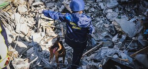 Под завалами предприятия, попавшего под обстрел в Харькове, могут быть люди — ГСЧС