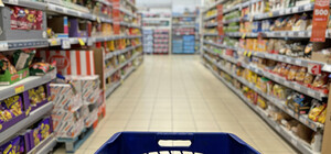 Языковой скандал в одесском супермаркете: охранник отказался разговаривать на украинском с депутатом