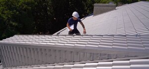 В Одессе восстанавливают дом, который неоднократно обстреливали россияне