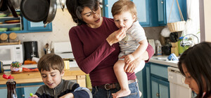 В Україні виплати при народженні дитини зростають до 50 тисяч гривень: які ще будуть зміни