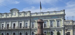 Во второй раз за месяц: в Одессе с Европейской площади сняли баннер Демьяну Ганулу и Максиму Чайке