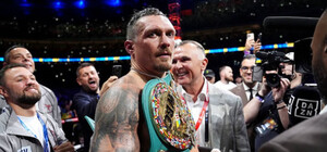 Усик нокаутировал Дюбуа на 5-м раунде в Лондоне: видео