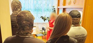 4,5 тысячи долларов за лучшее жилье: в Одесской области заведующая общежитиями требовала взятку у военного