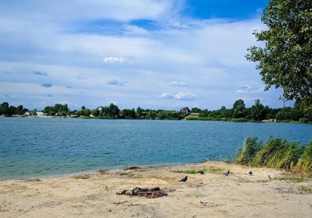 В Безлюдовке пара на гидроцикле влетела в женщину на надувном матрасе. 