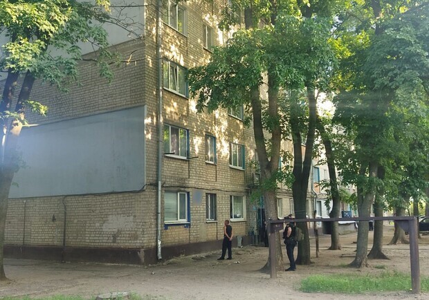 В Харькове мужчина ворвался в квартиру и удерживал в ней двух женщин. Фото: Нацполиция