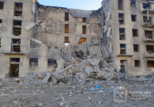 Удар по жилому дому: в Купянске под завалами могут быть люди, их не могут достать из-за обстрелов. 