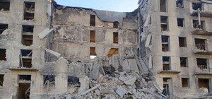 Удар по жилому дому: в Купянске под завалами могут быть люди, их не выходит достать из-за обстрелов