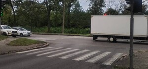 У Харкові водій позашляховика збив пішохода і втік: поліція шукає свідків аварії