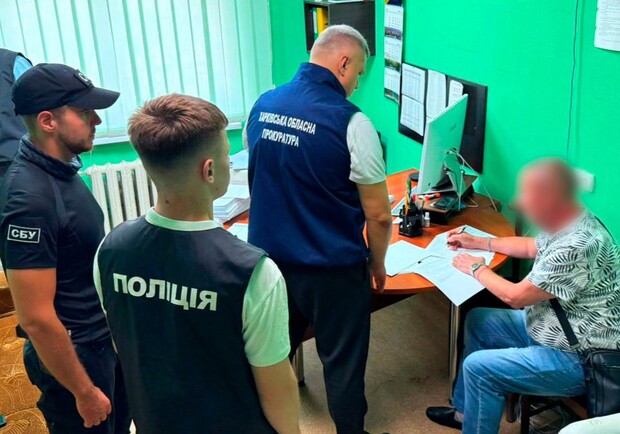 В Харькове директора больницы и старшую медсестру подозревают в завладении имущества. 