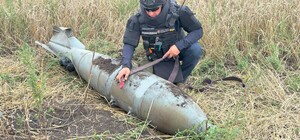 Во время сельхозработ под Купянском аграрии обнаружили несдетонированную авиабомбу (фото)