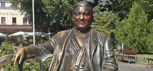 В Одессе запятнали краской памятник Утесову: фотоотчет (обновлено)