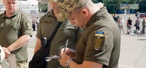 В Днепре военнослужащий ТЦК произвел выстрел вверх во время конфликта с мужчиной без военных документов