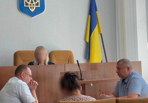 Работницу морга, срезавшую золотые украшения с тел погибших защитников, взяли под стражу. Фото: Харьковская облпрокуратура