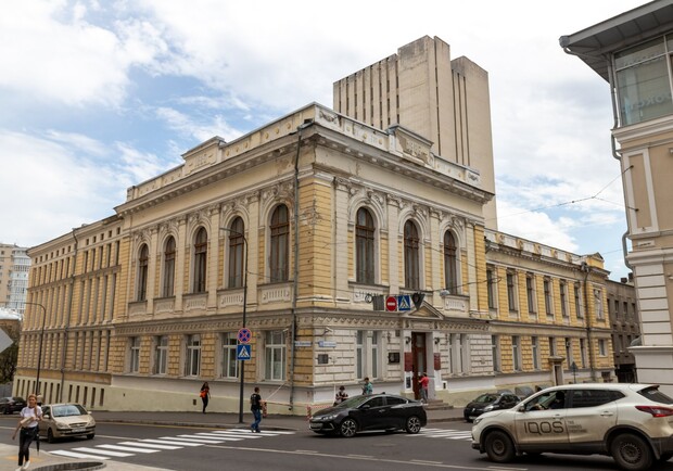 ЮНЕСКО поможет восстановить библиотеку Короленко и университет в Харькове. 