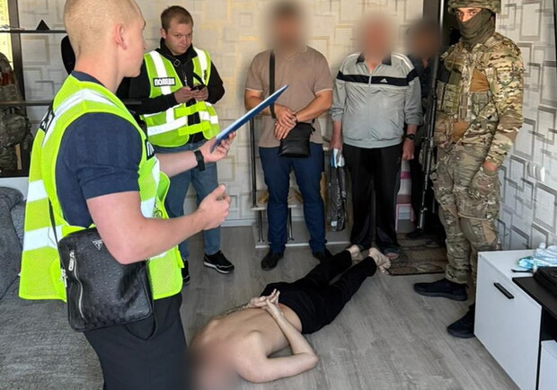 На Харьковщине разоблачили мошенников, которые воровали деньги с карточек. Фото: Нацполиция