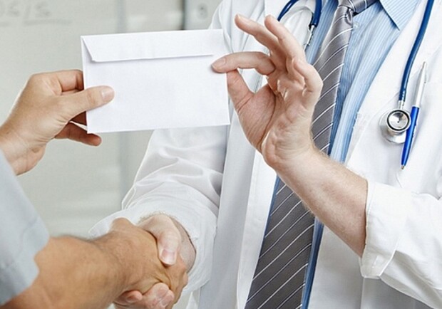 У Лозовій група лікарів за гроші встановлювала хибні діагнози. 