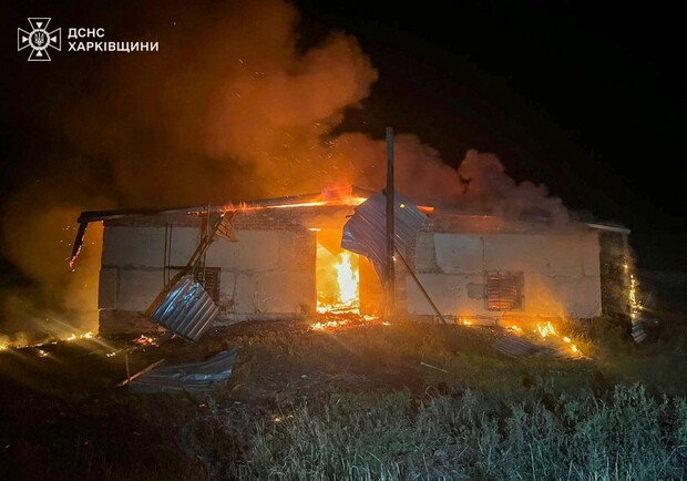 Масштабный пожар: беспилотник поджег агропредприятие в Харьковской области. 