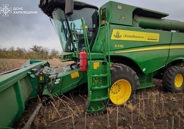 В Изюмском районе комбайн подорвался на мине. 