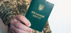 В Кривом Роге мужчина с ножом ранил двух работников ТЦК