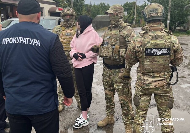 21-летняя харьковчанка организовала схему нелегального выезда за границу. 