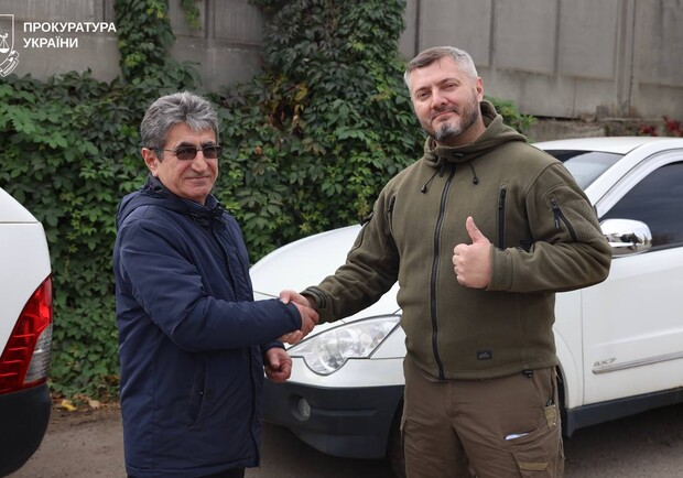 В Харькове арестованные автомобили передали военным. 