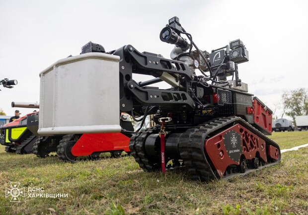 У Харкові почали використовувати роботи для гасіння пожеж. 