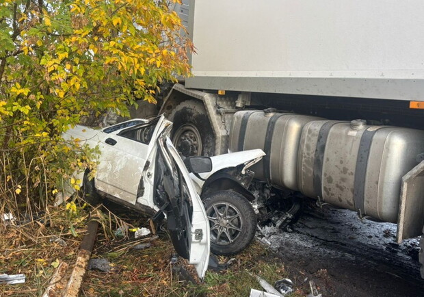 Четверо погибших, трое травмированных: в Харьковской области произошли две смертельные аварии. 