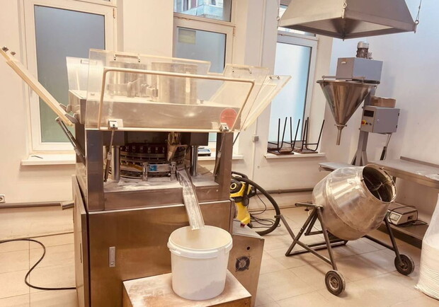 Харківські прокурори викрили аферистів, які продавали фальшиві "лікувальні" добавки. 