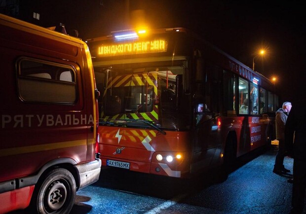 В Харькове автобусы переоборудуют под пункты несокрушимости. 