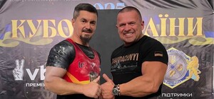 Монах зі Львівщини встановив два рекорди із жиму штанги лежачи 