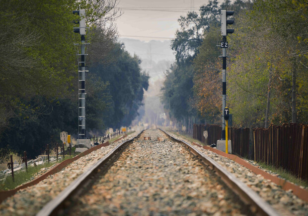 Потяги харківського спрямування затримуються через обстріл. 