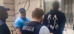 Били та погрожували зброєю: в Одесі викрили банду вимагачів неіснуючих боргів