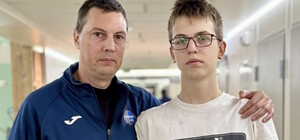 Потерял маму и едва не потерял жизнь: в «Охматдете» спасли подростка после вражеской атаки