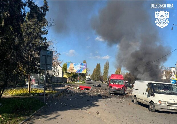 У Чорноморську зранку дрони-камікадзе вдарили по місцевому ринку: є загиблі й поранені. 