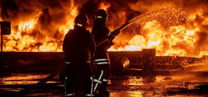 В Запорожье произошел пожар в многоэтажке: погибла женщина, пять человек спасли