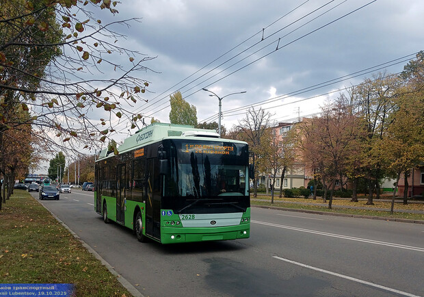 Які трамваї та тролейбуси не курсують у Харкові через обстріл. 