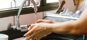 Третьи сутки без воды: в Днепре жители левобережного района ждут завершения ремонта