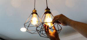 У Запоріжжяобленерго пояснили, чому після включення світла не варто вмикати всі прилади одразу