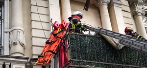 У центрі Одеси обвалився балкон із людьми: є постраждалі