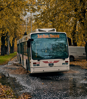 У Запоріжжі змінили рух трамваїв, тролейбусів і автобусів: як працює комунальний транспорт під час відключень світла