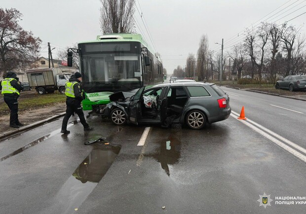 На Новых Домах троллейбус с пассажирами попал в ДТП. 