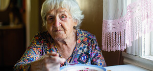 У Києві одиноких літніх людей забезпечать гарячим харчуванням: куди звернутися