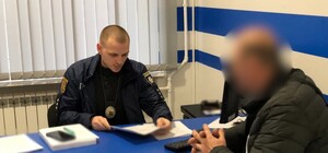 Более двух миллионов гривен убытков на дровах для ВСУ: в Одесской области разоблачили чиновника