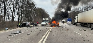 У Дублянах під час ДТП вибухнув автомобіль, є жертви: фото з місця трагедії 