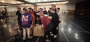 Балетная труппа ХНАТОБ получила подарок весом в 40 килограммов