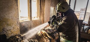 На Салтовке женщина выпрыгнула из окна горящей квартиры на 13 этаже