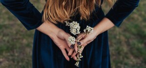 Кого поздравлять: Полный календарь именин на апрель 2026